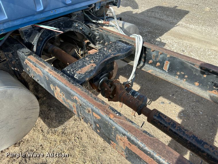 image for item JD9671 1989 Ford LTL9000  truck cab and chassis