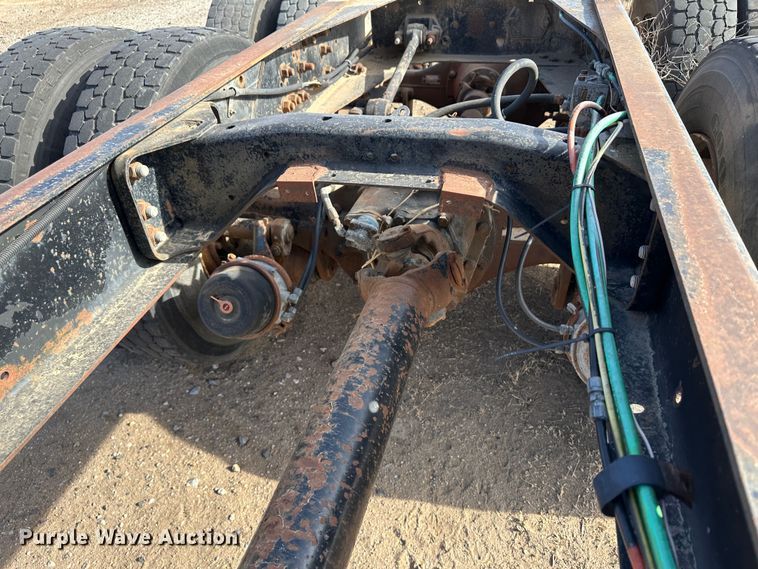 image for item JD9671 1989 Ford LTL9000  truck cab and chassis