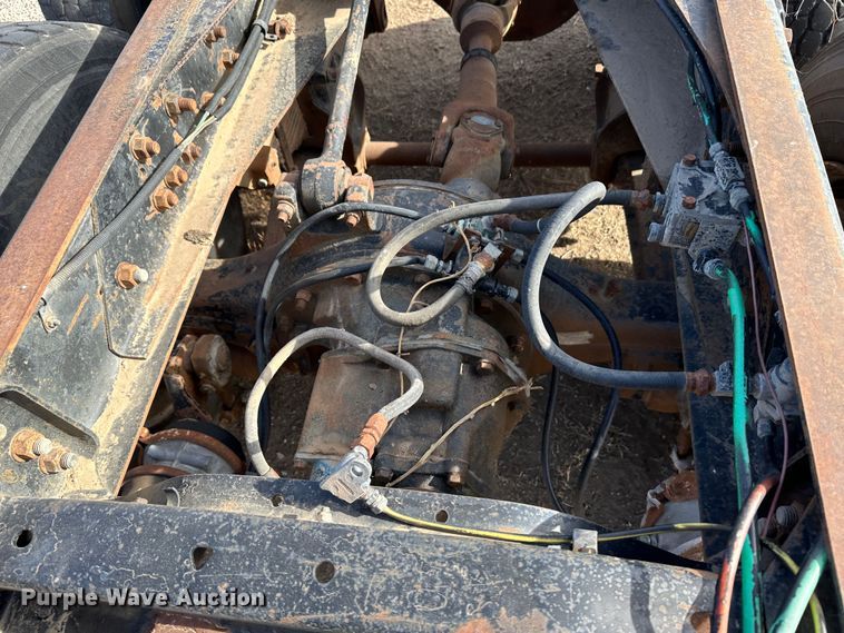 image for item JD9671 1989 Ford LTL9000  truck cab and chassis