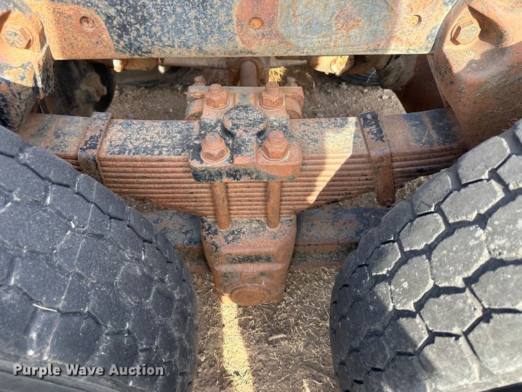 image for item JD9671 1989 Ford LTL9000  truck cab and chassis