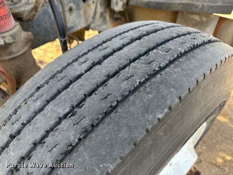 image for item JD9671 1989 Ford LTL9000  truck cab and chassis