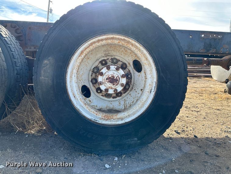 image for item JD9671 1989 Ford LTL9000  truck cab and chassis