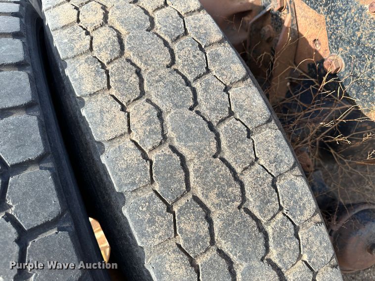 image for item JD9671 1989 Ford LTL9000  truck cab and chassis