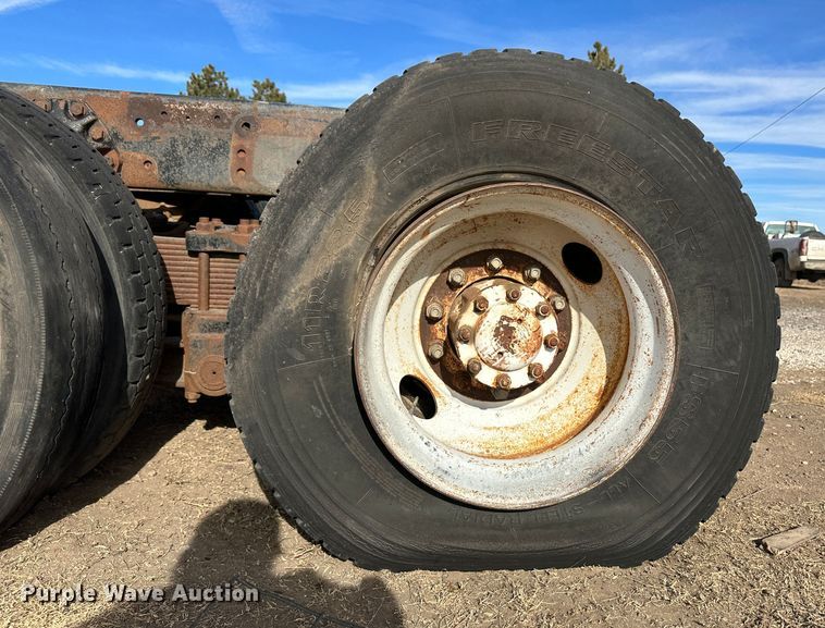 image for item JD9671 1989 Ford LTL9000  truck cab and chassis