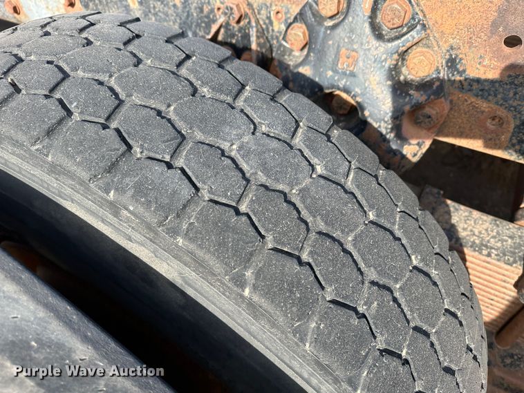 image for item JD9671 1989 Ford LTL9000  truck cab and chassis