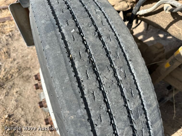 image for item JD9671 1989 Ford LTL9000  truck cab and chassis