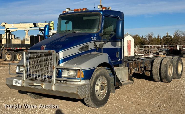 image for item JD9681 2005 Kenworth T300  truck cab and chassis