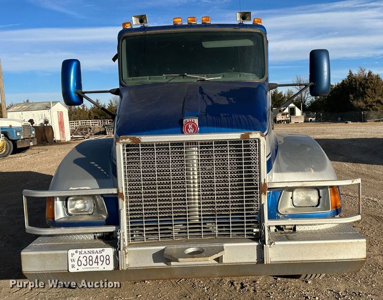 image for item JD9681 2005 Kenworth T300  truck cab and chassis