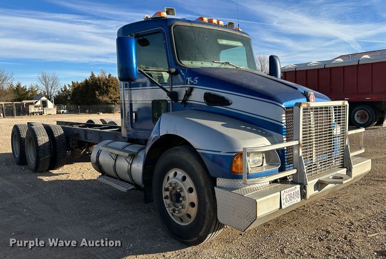 image for item JD9681 2005 Kenworth T300  truck cab and chassis