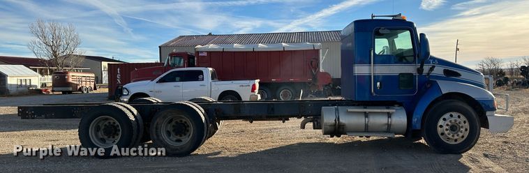 image for item JD9681 2005 Kenworth T300  truck cab and chassis