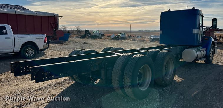 image for item JD9681 2005 Kenworth T300  truck cab and chassis