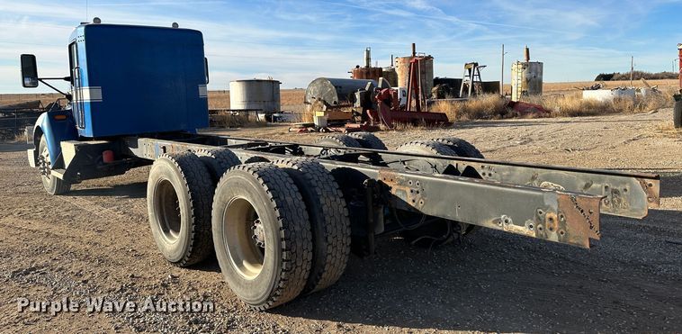 image for item JD9681 2005 Kenworth T300  truck cab and chassis