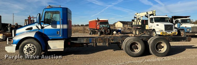 image for item JD9681 2005 Kenworth T300  truck cab and chassis