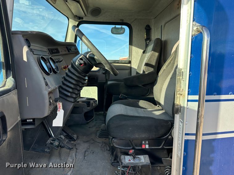 image for item JD9681 2005 Kenworth T300  truck cab and chassis