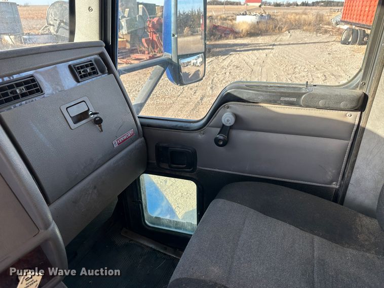 image for item JD9681 2005 Kenworth T300  truck cab and chassis