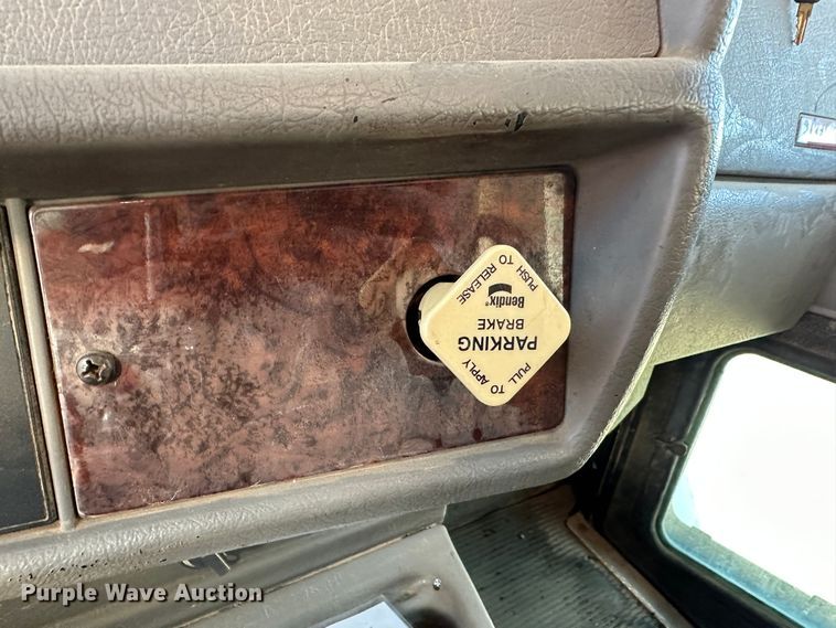 image for item JD9681 2005 Kenworth T300  truck cab and chassis