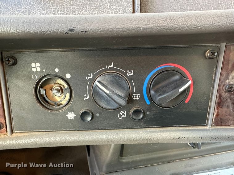 image for item JD9681 2005 Kenworth T300  truck cab and chassis