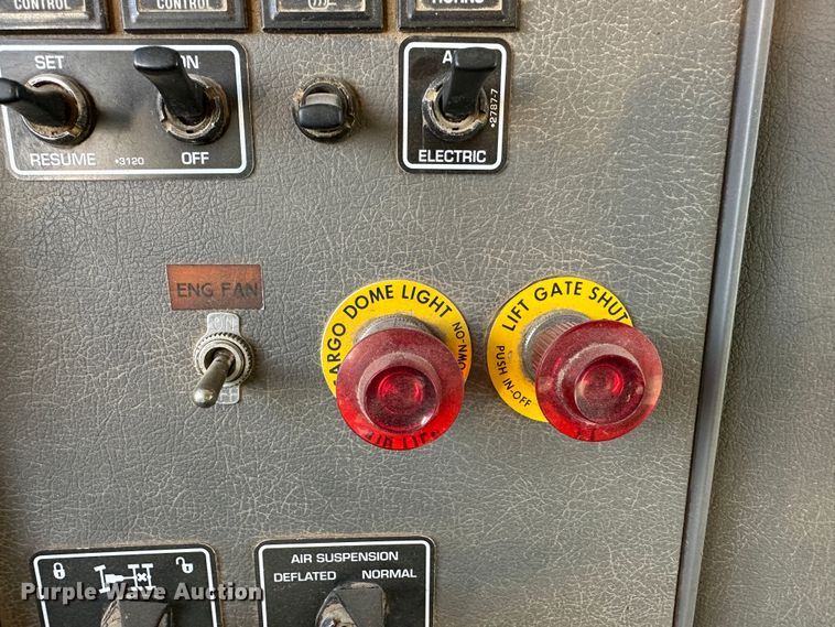 image for item JD9681 2005 Kenworth T300  truck cab and chassis