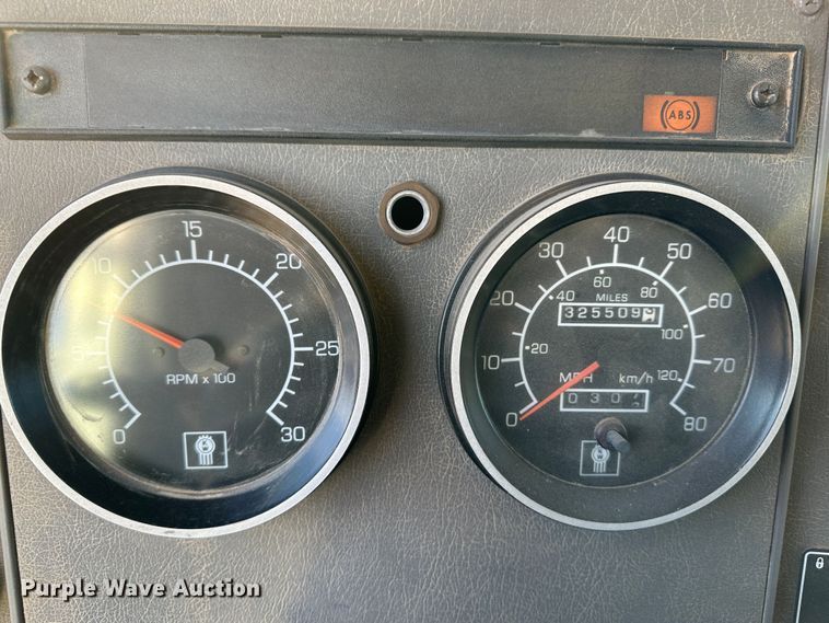 image for item JD9681 2005 Kenworth T300  truck cab and chassis