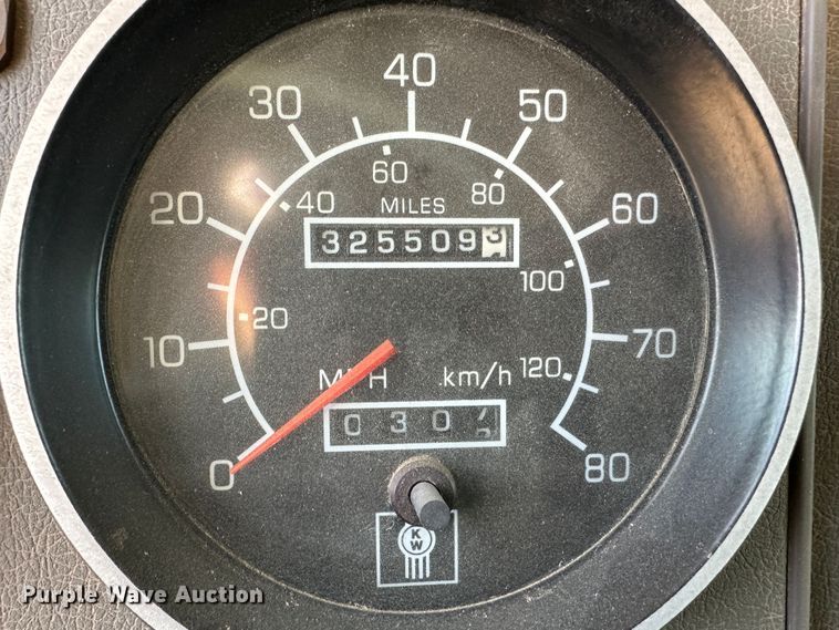 image for item JD9681 2005 Kenworth T300  truck cab and chassis