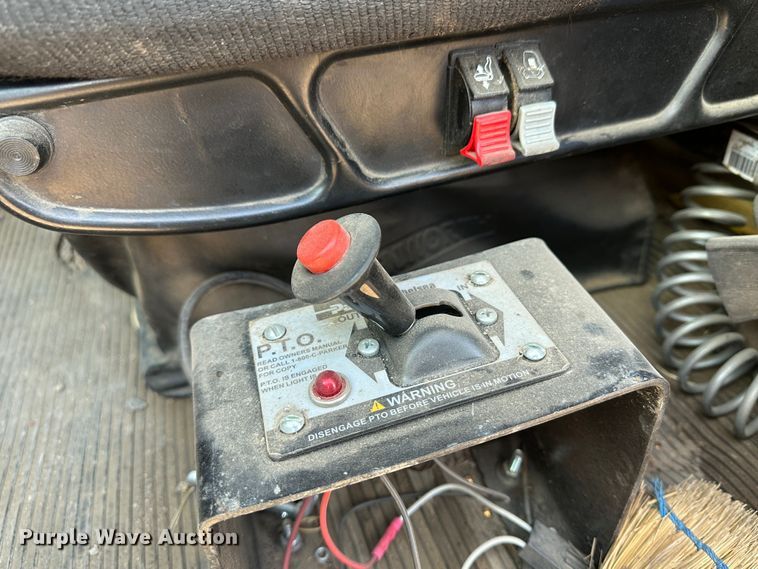 image for item JD9681 2005 Kenworth T300  truck cab and chassis