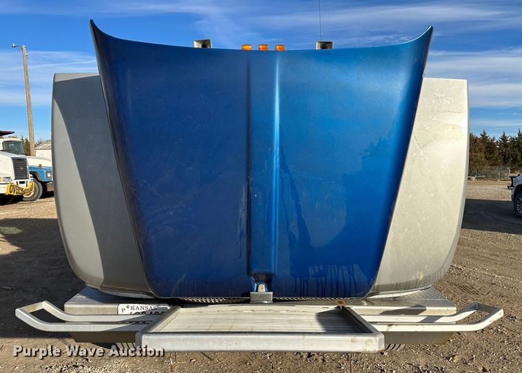 image for item JD9681 2005 Kenworth T300  truck cab and chassis