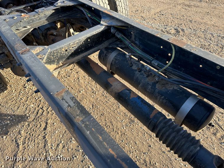 image for item JD9681 2005 Kenworth T300  truck cab and chassis