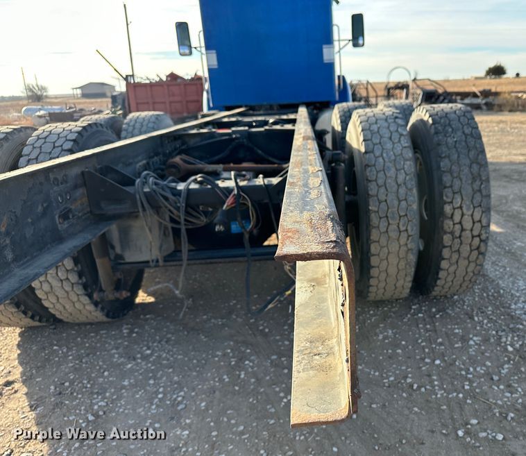 image for item JD9681 2005 Kenworth T300  truck cab and chassis