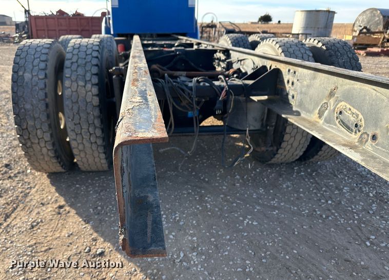 image for item JD9681 2005 Kenworth T300  truck cab and chassis