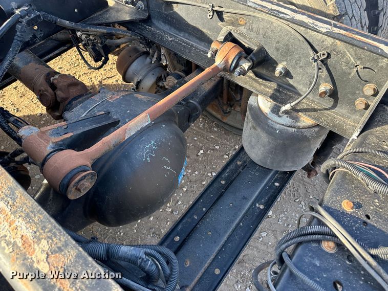 image for item JD9681 2005 Kenworth T300  truck cab and chassis