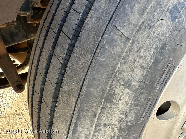 image for item JD9681 2005 Kenworth T300  truck cab and chassis