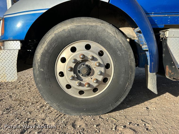 image for item JD9681 2005 Kenworth T300  truck cab and chassis