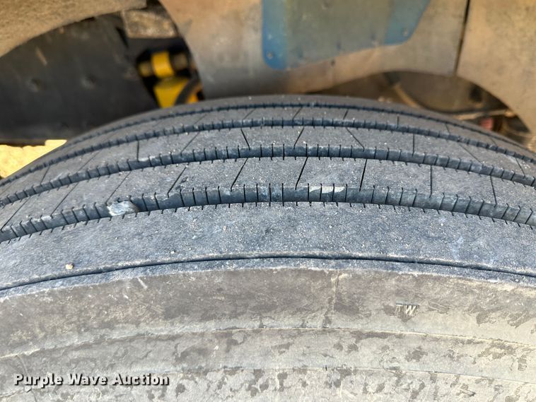 image for item JD9681 2005 Kenworth T300  truck cab and chassis