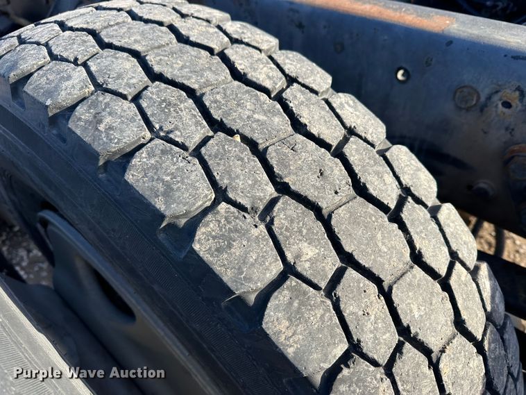 image for item JD9681 2005 Kenworth T300  truck cab and chassis