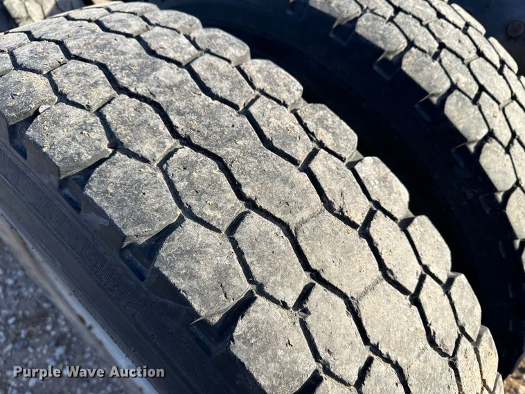 image for item JD9681 2005 Kenworth T300  truck cab and chassis