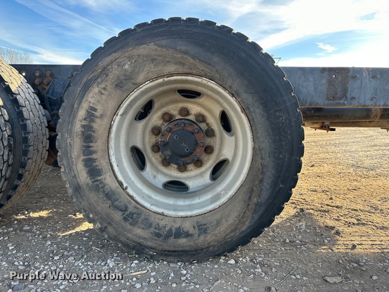 image for item JD9681 2005 Kenworth T300  truck cab and chassis