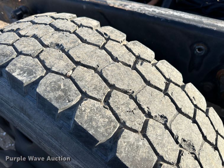 image for item JD9681 2005 Kenworth T300  truck cab and chassis