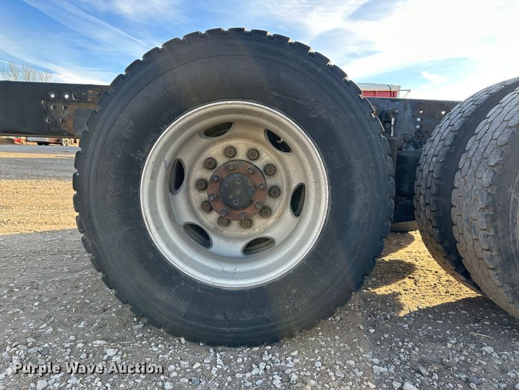 image for item JD9681 2005 Kenworth T300  truck cab and chassis