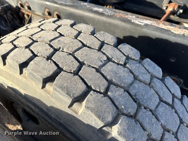 image for item JD9681 2005 Kenworth T300  truck cab and chassis