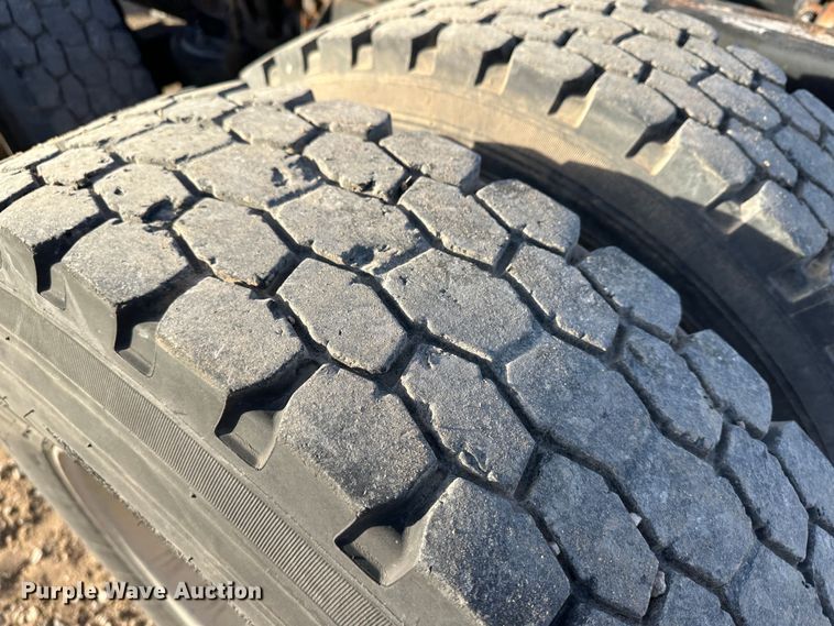 image for item JD9681 2005 Kenworth T300  truck cab and chassis