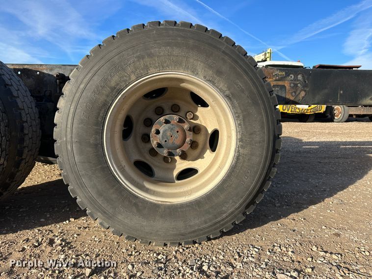 image for item JD9681 2005 Kenworth T300  truck cab and chassis