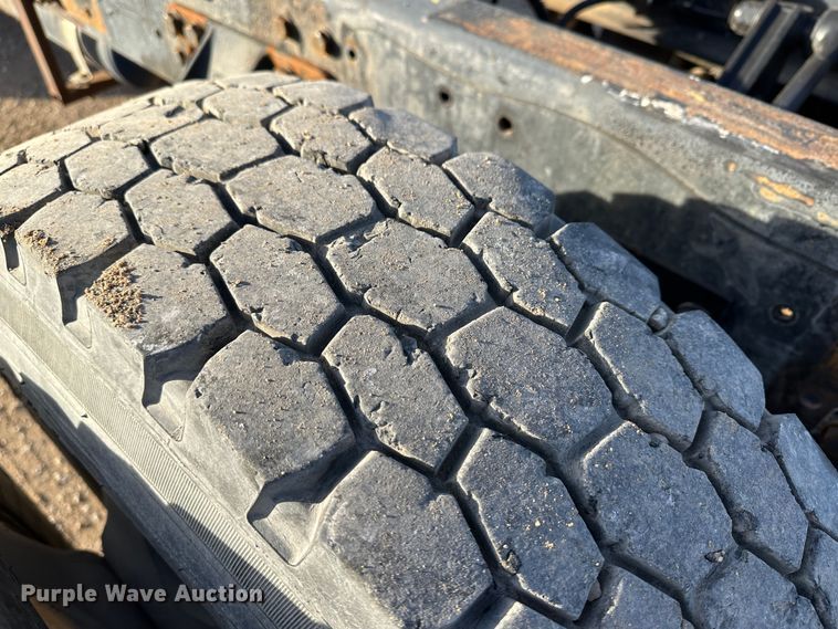 image for item JD9681 2005 Kenworth T300  truck cab and chassis