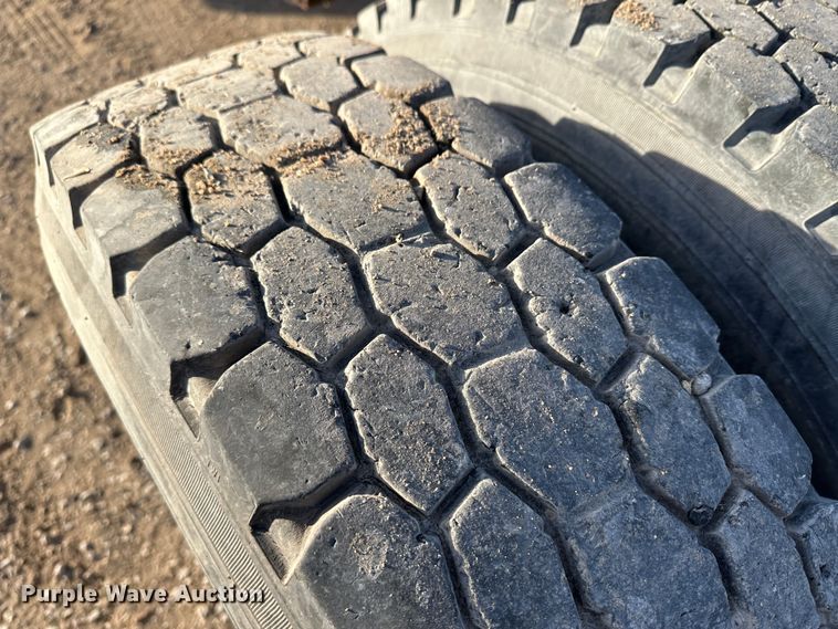 image for item JD9681 2005 Kenworth T300  truck cab and chassis