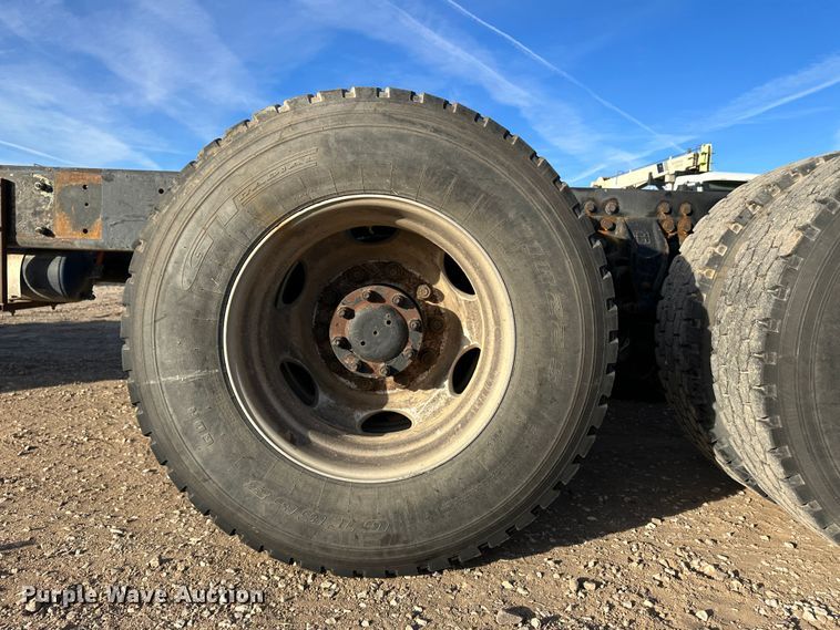 image for item JD9681 2005 Kenworth T300  truck cab and chassis