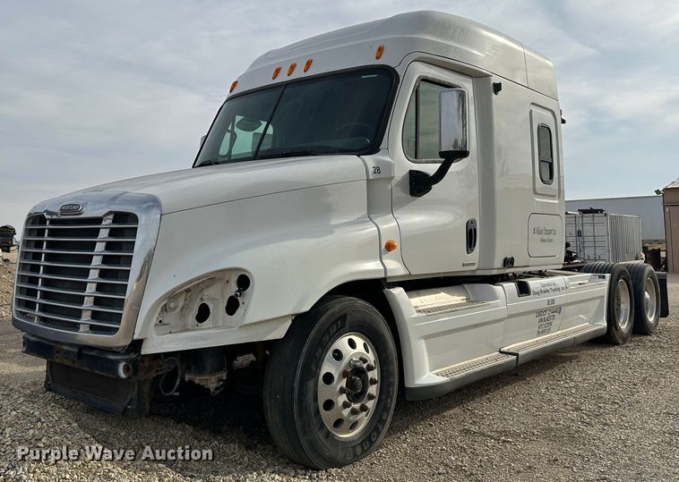 image for item JD9714 2009 Freightliner Cascadia  semi truck