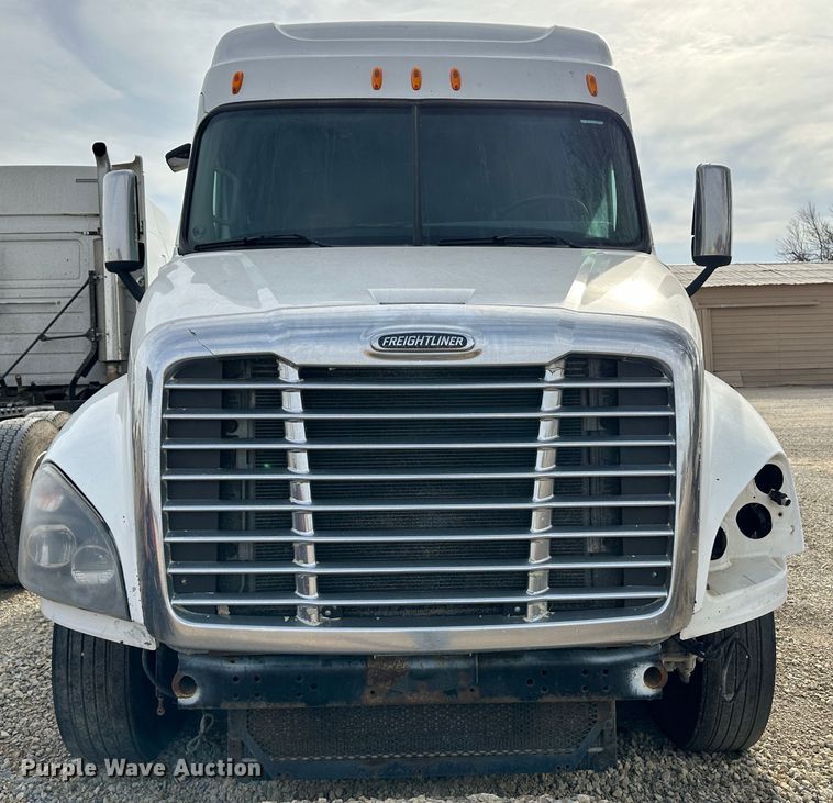 image for item JD9714 2009 Freightliner Cascadia  semi truck