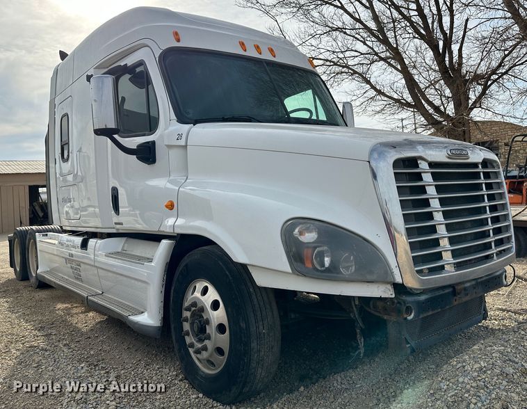 image for item JD9714 2009 Freightliner Cascadia  semi truck