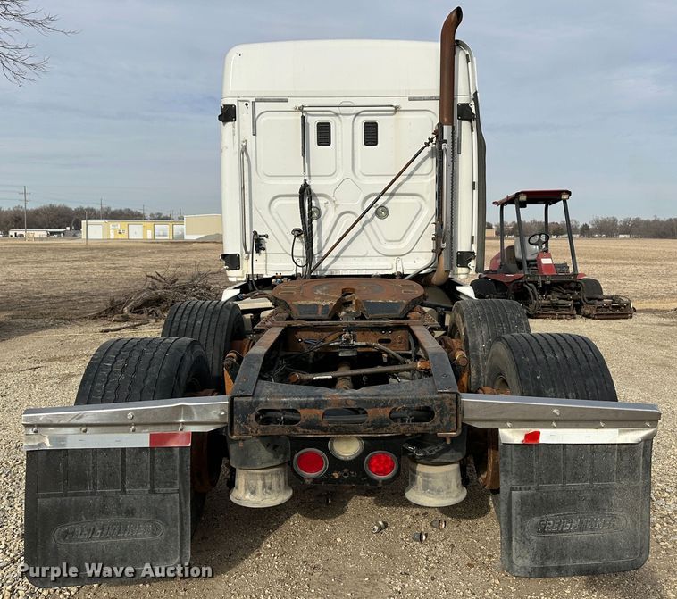 image for item JD9714 2009 Freightliner Cascadia  semi truck