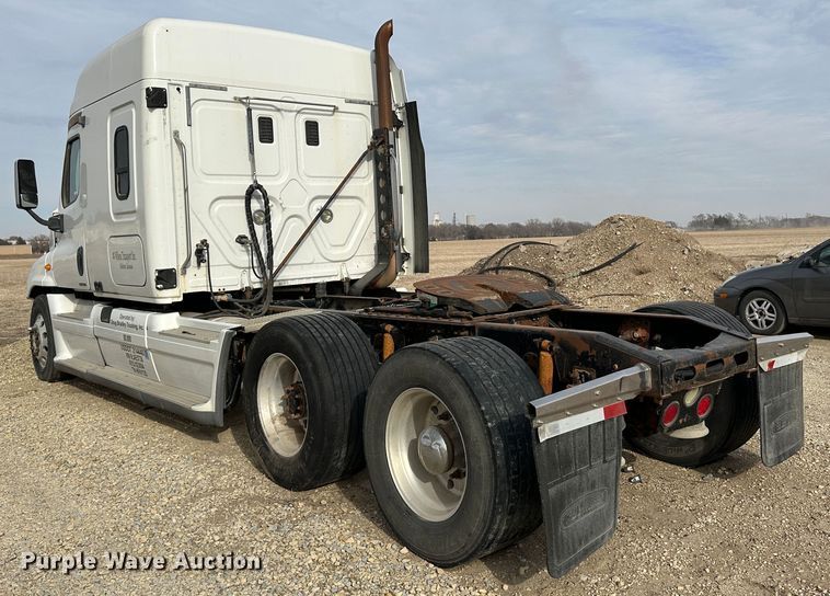 image for item JD9714 2009 Freightliner Cascadia  semi truck