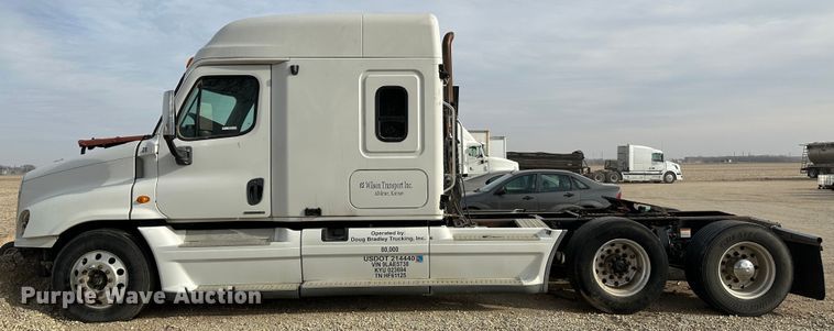 image for item JD9714 2009 Freightliner Cascadia  semi truck
